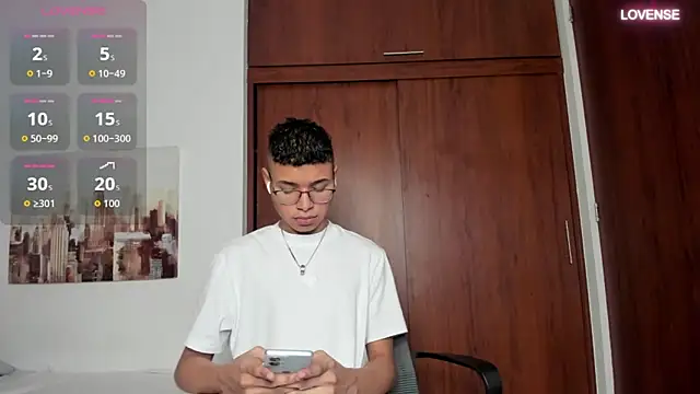 Snapshot of tristan_gold chatting on September 15, 10:49 am tristan gold online show from September 15, 10:49 am