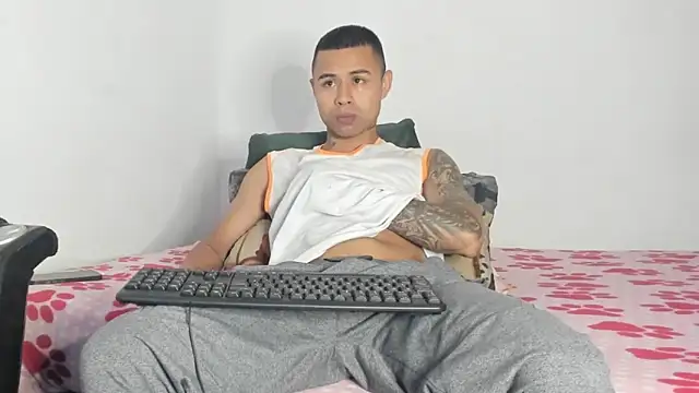  Logan Colton  online show from June 9, 10:00 pm
