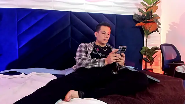 Dustin Sonne online show from February 8, 3:45 am