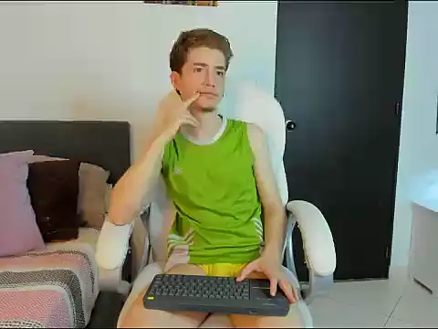 ThiagooJames online show from March 6, 12:40 am