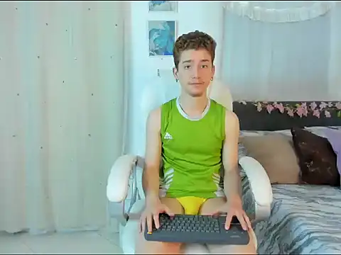 ThiagooJames online show from December 2, 3:31 am