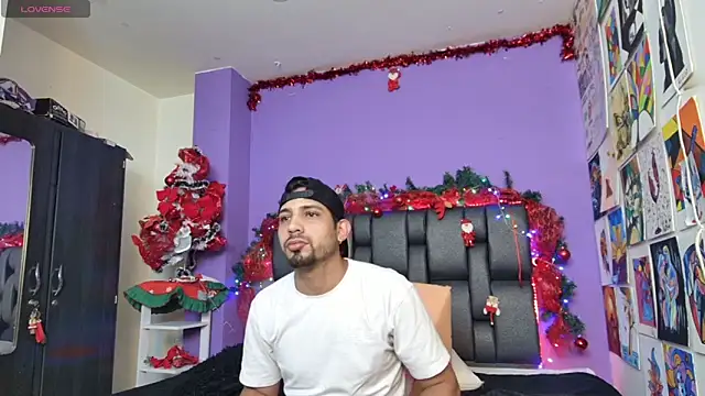 ashtoncooperr online show from December 19, 6:38 pm