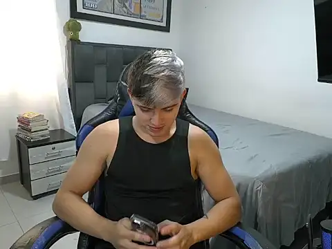 Justin trevor1 online show from April 29, 9:43 pm
