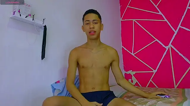 dylan apol0 online show from December 20, 2:07 am