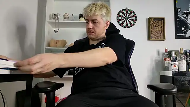 aaron nvk online show from April 11, 5:36 am