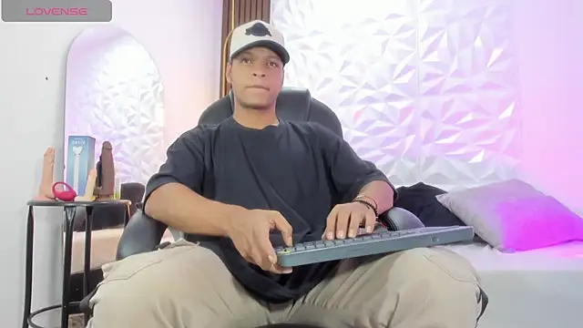 Snapshot of Ricky_Owens1 chatting on October 20, 2:32 pm Ricky Owens1 online show from October 20, 2:32 pm