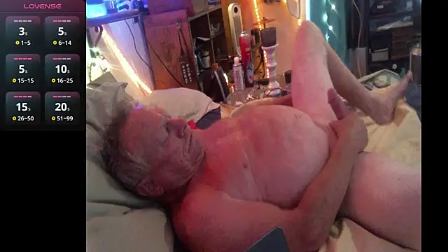 Pussyeat2please online show from April 5, 6:15 pm