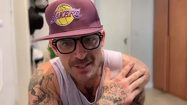 brrasssssillll online show from June 21, 1:44 am