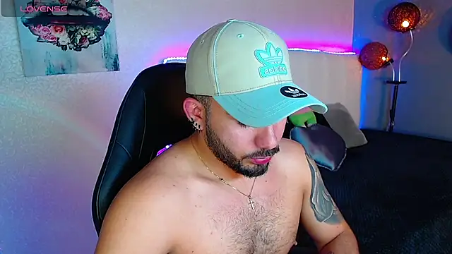 adamhairy online show from July 18, 8:25 pm