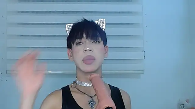 Snapshot of lucky_stricke chatting on October 18, 4:50 am lucky stricke online show from October 18, 4:50 am