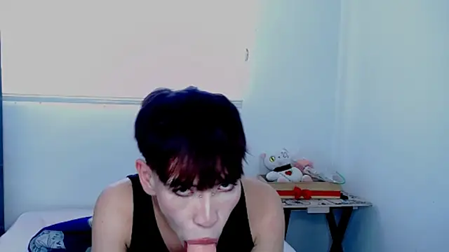 Snapshot of lucky_stricke chatting on September 17, 8:43 pm lucky stricke online show from September 17, 8:43 pm