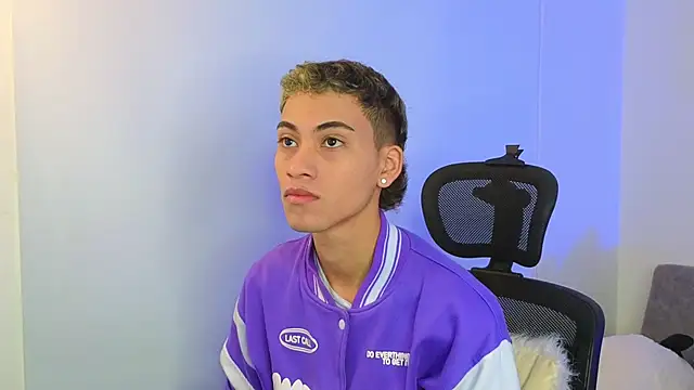 yulian vasquez online show from October 7, 12:42 pm