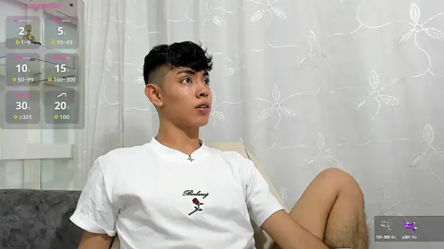 Snapshot of LoganTwink18 chatting on September 12, 1:05 am LoganTwink18 online show from September 12, 1:05 am