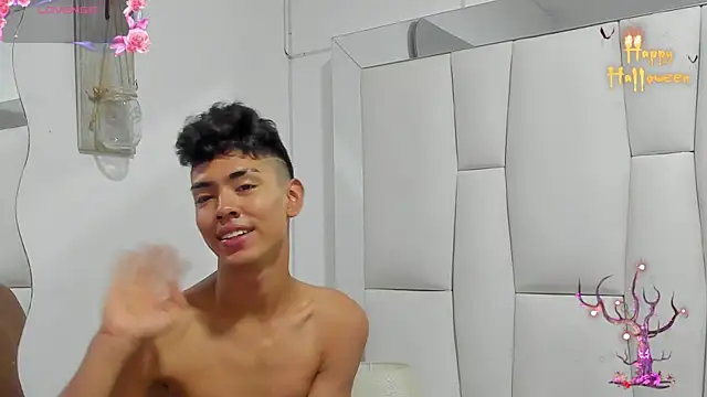 LoganTwink18 online show from October 24, 10:06 am