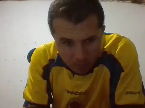 santiii   12 online show from February 5, 3:13 am