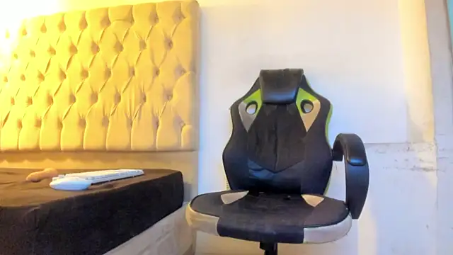 Darkknightx01 online show from March 22, 8:30 am