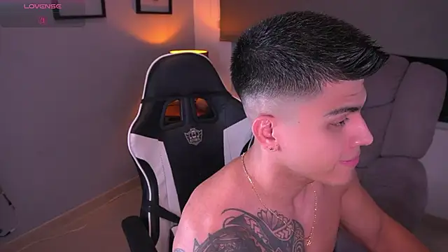 tyler muscle1 online show from November 6, 2:14 am