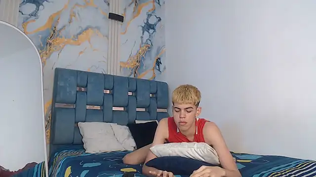 TWINKS FRIENDS online show from December 22, 1:30 pm