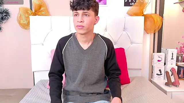 Axel  Evans online show from December 15, 1:08 pm