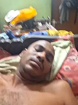 cutecouple1983 online show from October 17, 8:46 pm