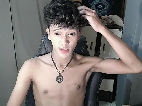 Snapshot of kenbigcockxx chatting on October 22, 6:50 am kenbigcockxx online show from October 22, 6:50 am