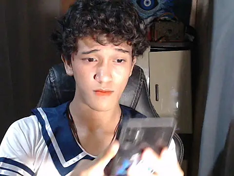 Snapshot of kenbigcockxx chatting on September 23, 5:45 pm kenbigcockxx online show from September 23, 5:45 pm
