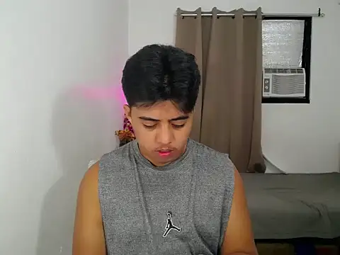 Hugecock2hundle intown online show from November 12, 4:57 pm