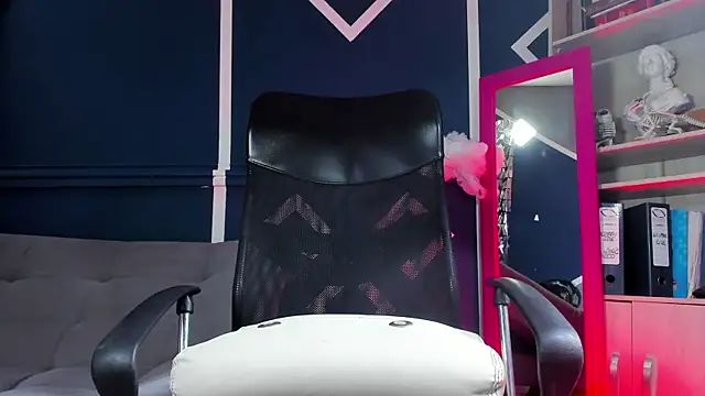 etham wolf  online show from November 28, 2:30 pm