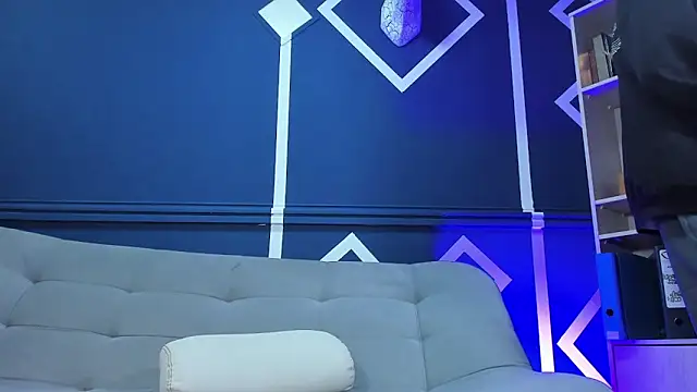 etham wolf  online show from September 18, 12:29 pm