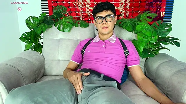 CamiiGuzmanX online show from February 25, 9:27 pm