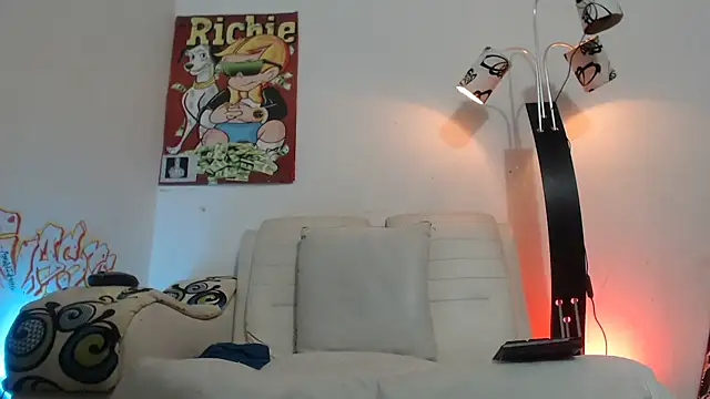 Thomasjons  online show from March 14, 9:05 am