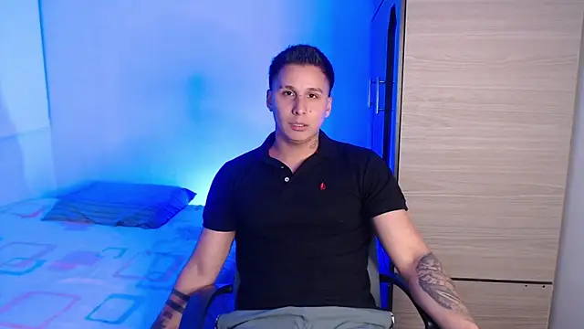 valentinosex1 online show from February 2, 11:24 pm