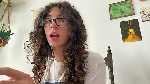 camille delrey online show from December 18, 6:26 pm