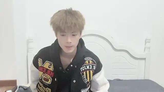 linger2563 online show from October 26, 1:35 pm