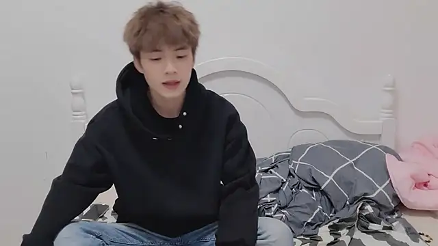 linger2563 online show from October 14, 1:29 pm