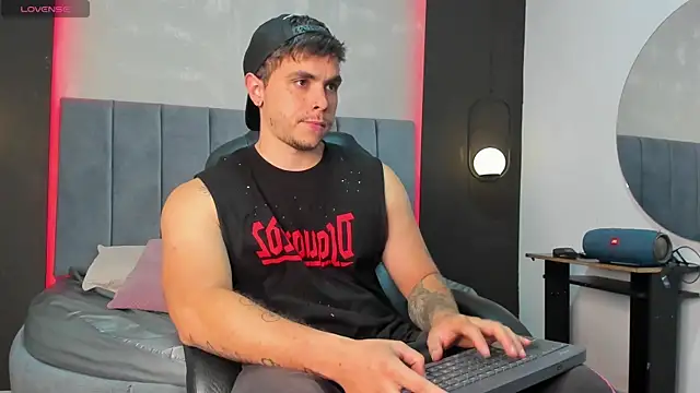 Snapshot of Liam_walk_ chatting on September 16, 12:12 am Liam walk online show from September 16, 12:12 am