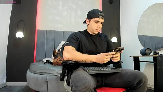 Snapshot of Liam_walk_ chatting on September 19, 10:42 pm Liam walk online show from September 19, 10:42 pm