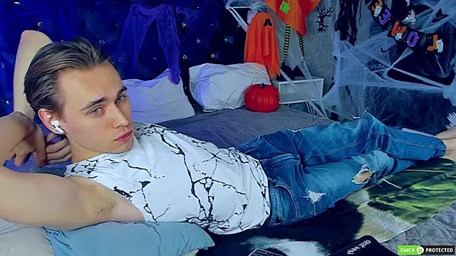 WilliamDyson online show from October 19, 4:06 am