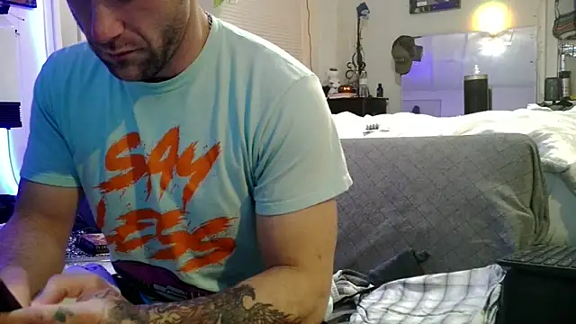 Luv2SuckBWC92 online show from November 29, 2:46 am