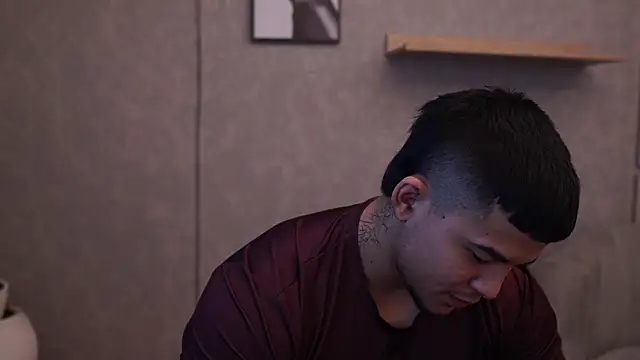 Thiago Valente online show from April 15, 1:44 pm