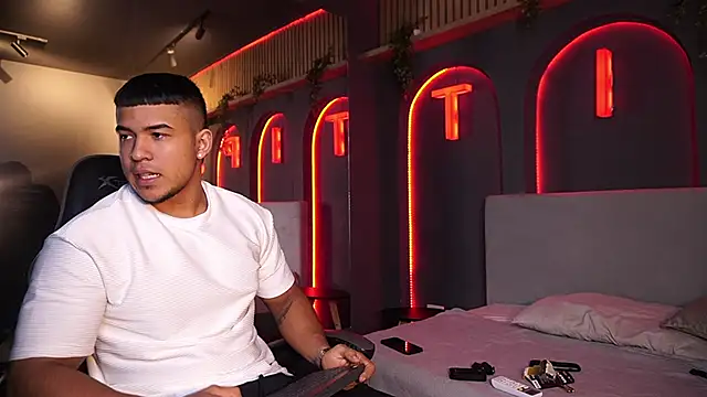 Thiago Valente online show from April 20, 1:13 pm