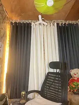 BicuriousExploer online show from November 10, 7:24 am