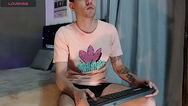 Matteo12  online show from November 17, 2:36 am