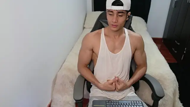 Snapshot of stylish_men chatting on October 20, 1:59 pm stylish men online show from October 20, 1:59 pm