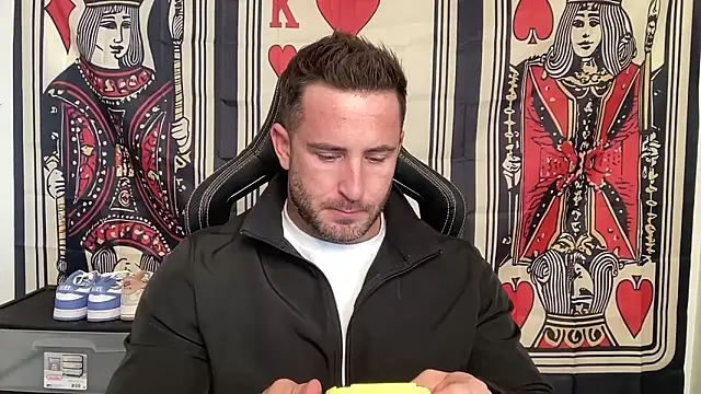 brettmycles28 online show from November 5, 9:39 pm