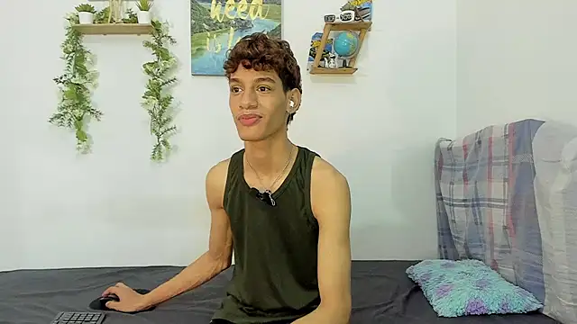 Peterfrost19 online show from October 5, 11:09 pm