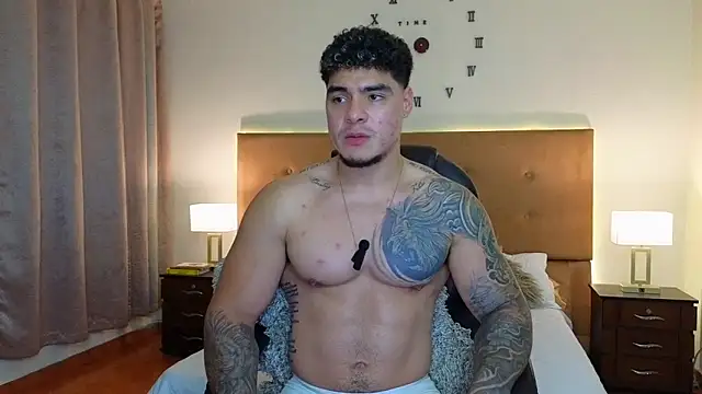 Steven Velez online show from April 15, 1:05 am