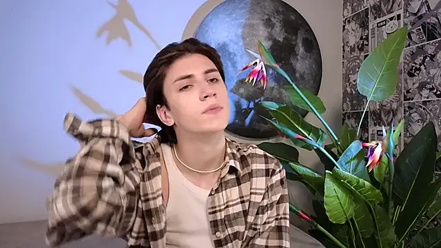 Snapshot of Oliver_Starboy chatting on October 11, 6:39 am Oliver Starboy online show from October 11, 6:39 am