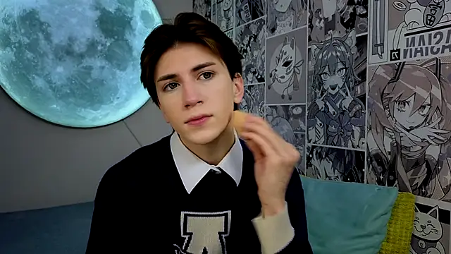 Snapshot of Oliver_Starboy chatting on October 20, 5:00 am Oliver Starboy online show from October 20, 5:00 am