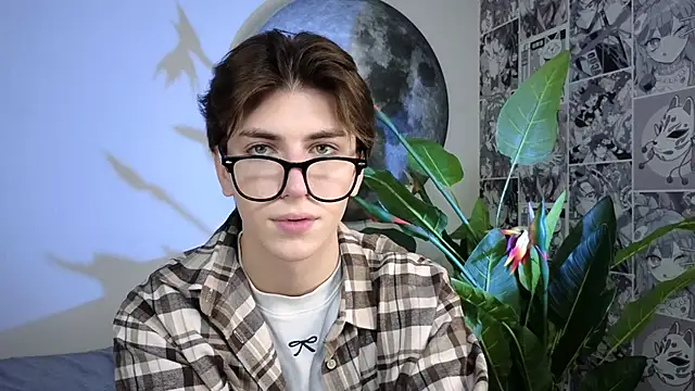 Snapshot of Oliver_Starboy chatting on October 10, 6:29 am Oliver Starboy online show from October 10, 6:29 am